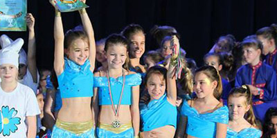 Modern tánc versenycsapat.